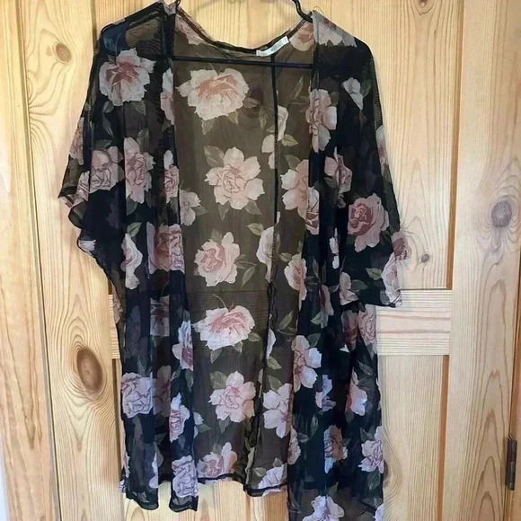 Women’s floral sheer cover up size medium - Picture 2 of 7